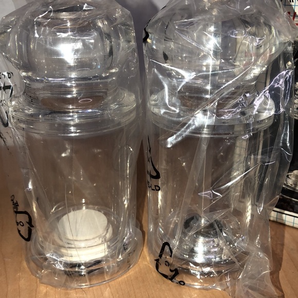 VTG Acrylic Saltshaker & Peppermill Set - Picture 2 of 6